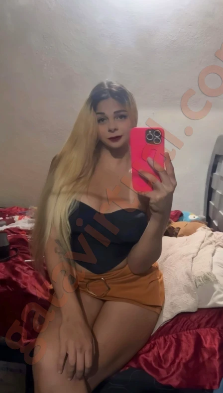 Loirinha baixinha rabuda