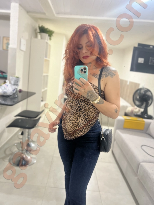 Larissa Leona massagem