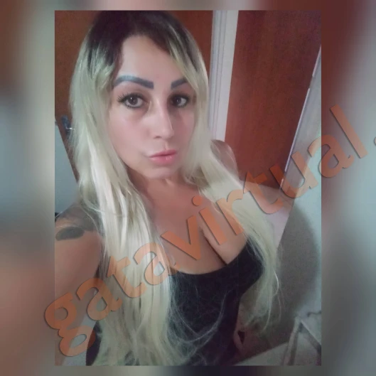 Julia Safada ...